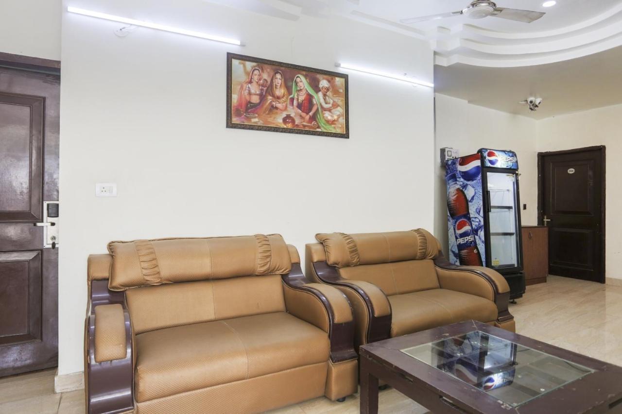 Capital O The Nest Expo Near Pvr Ansal Plaza Greater Noida Hotel Exterior foto